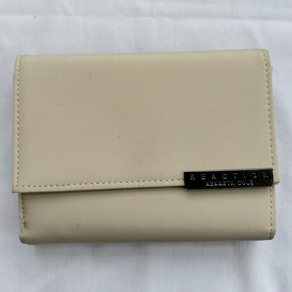 Kenneth Cole Reaction Beige Wallet